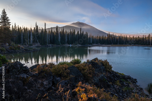 Fototapeta Naklejka Na Ścianę i Meble -  Smoke from distant wildfires 2020 surround Mt. Bachelor in Oregon. Sparks Lake in foreground. 