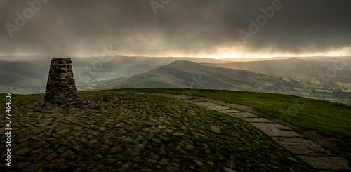 Fotografi Mam Tor Summit and trig point, hope valley, Derbyshire Peak District