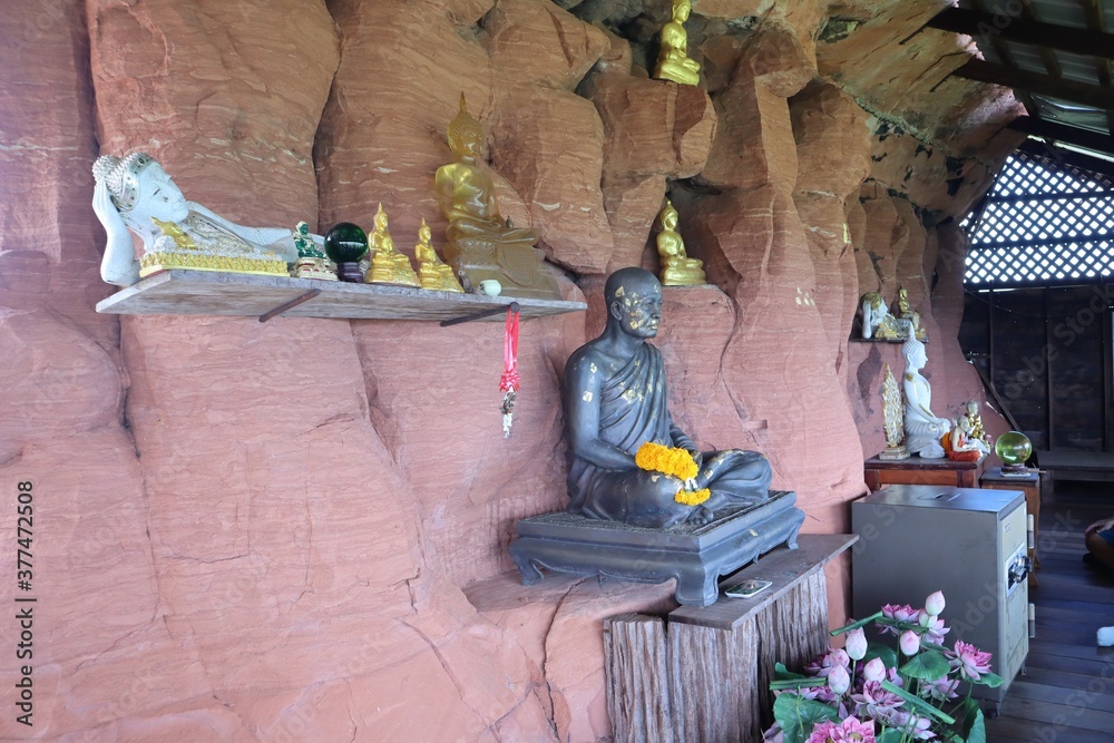 Fototapeta premium Buddha in the cave