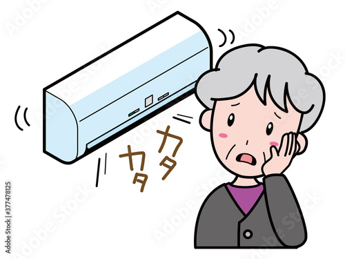 異音がするエアコンに困っているおばあさん