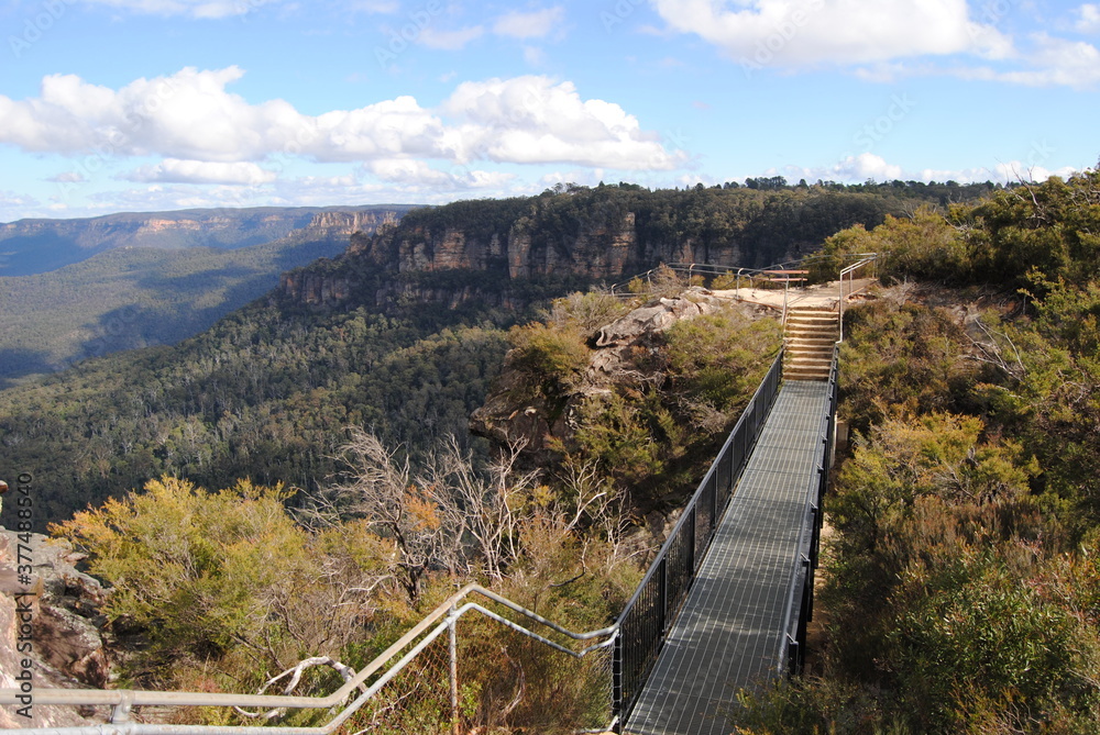 Fototapeta premium Hiking hear waterfalls in Wentworth Falls in Blue Mountains national park, Australia