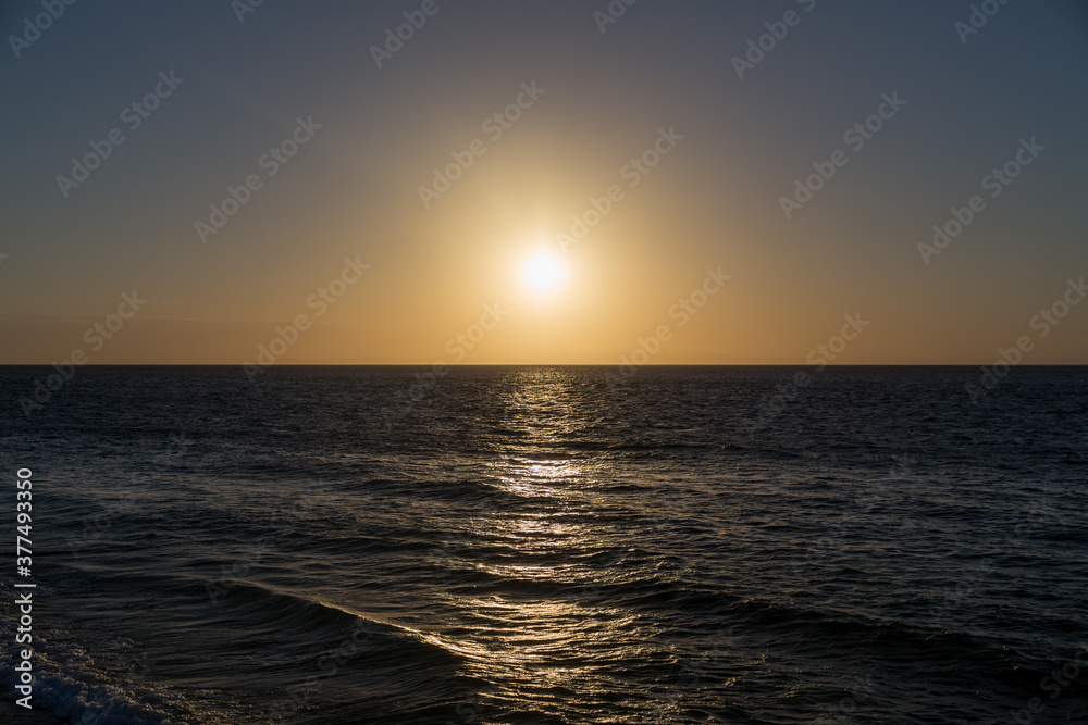Obraz premium sunset over the sea
