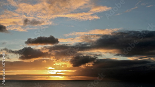 Himmel, Wolken, Blau, Orange, Rosa, Sonnenaufgang, Sonnenuntergang, Morgenstimmung, Abendstimmung, Morgen, Abend, Früh, Wetter, Flug, Stimmung, 
