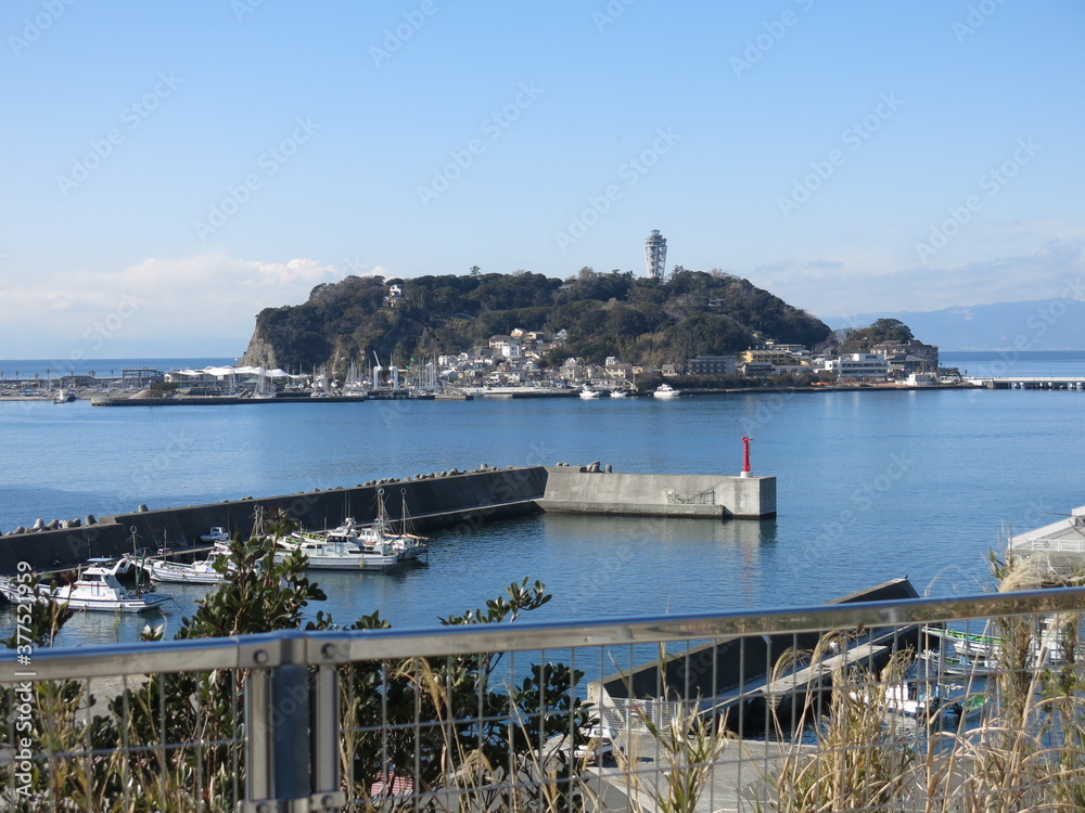 江の島（小動神社の展望台からの眺め）　Enoshima Island (View from Koyurugi Jinja Shrine)