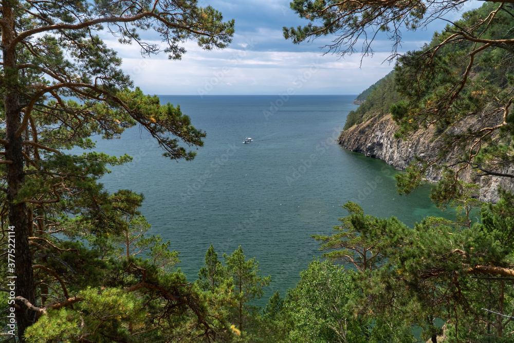 Obraz premium The ship sails on Lake Baikal near the shore