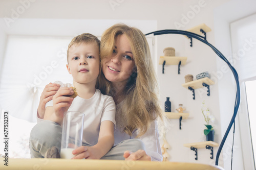 Konstfotografi Young mom and son