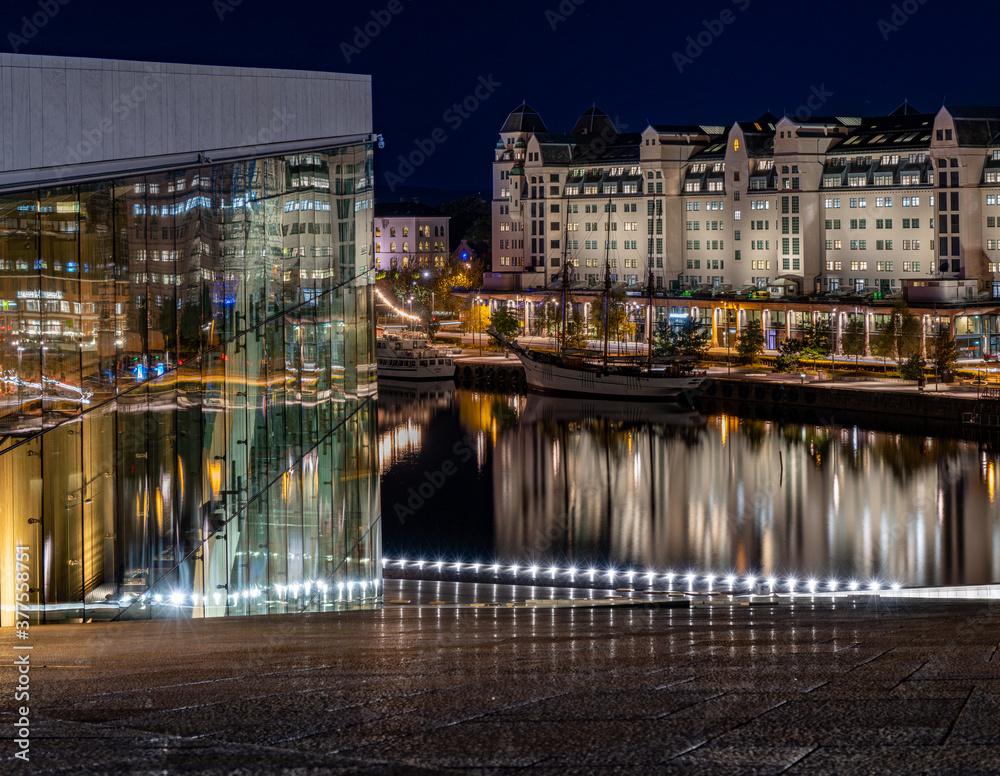 Nocny widok na Oslo stolice Norwegii