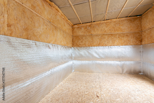 Combination of insulation during the construction of a house  a heat-insulating layer of reflective foamed polyethylene laminated with lavsan when insulating a house