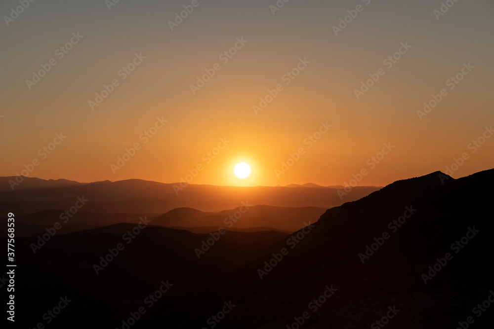 Lever du soleil au sommet de la Sainte-Victoire