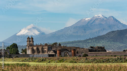 Vista del Volcán Popocatépetl e Iztaccíhuatl desde  una Hacienda en Emiliano Zapata, Hidalgo México photo