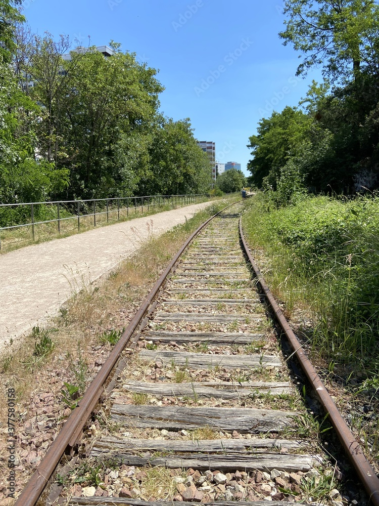 Voie de chemin de fer, coulée verte à Paris