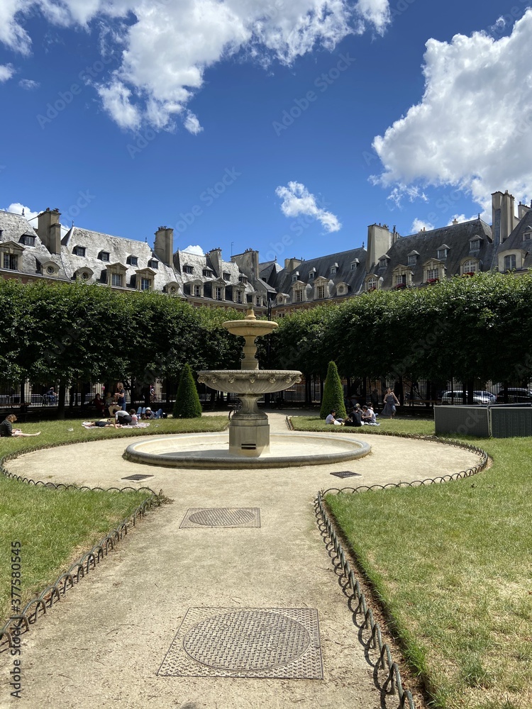 Obraz premium Square Louis XIII de la place des Vosges à Paris