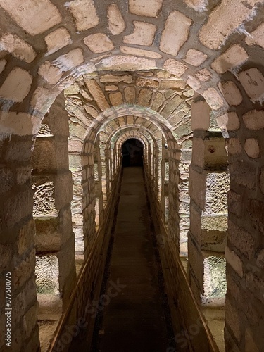 Canvas Print Couloir des catacombes à Paris