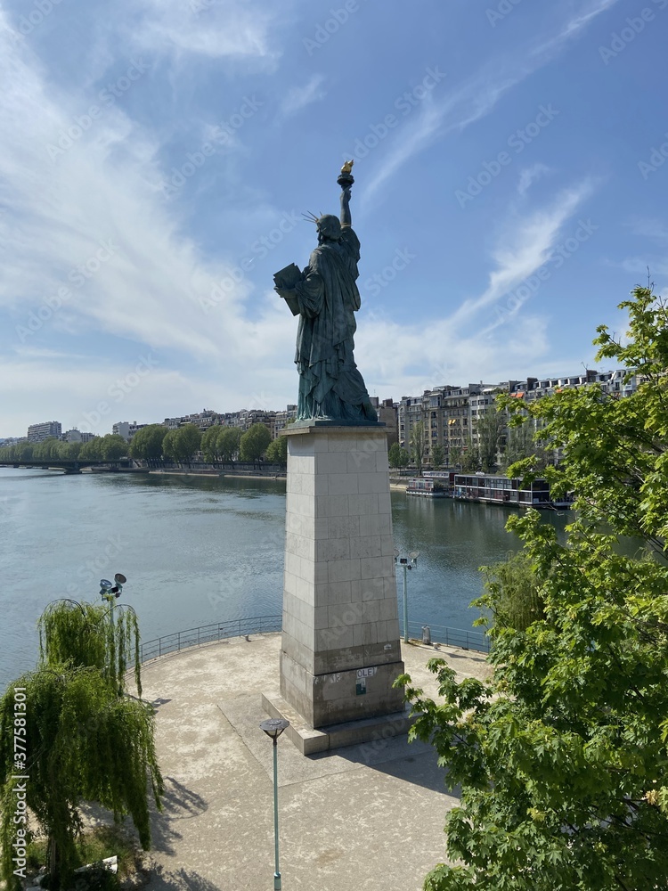 Fototapeta premium Statue de la Liberté à Paris