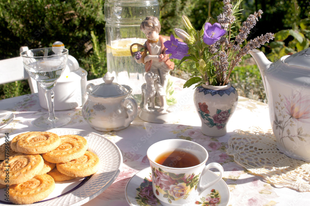 Fototapeta premium breakfast in the garden