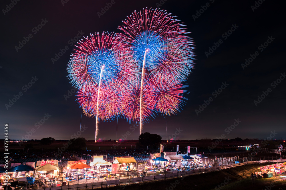 こうのす花火大会。 日本の有名な花火大会。 StockFoto Adobe Stock