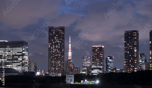 東京　夜景　東京タワーと高層ビル群　2020年8月