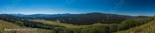 Panorama of the Colorado mountains in the morning with clear skies © Charles Baden