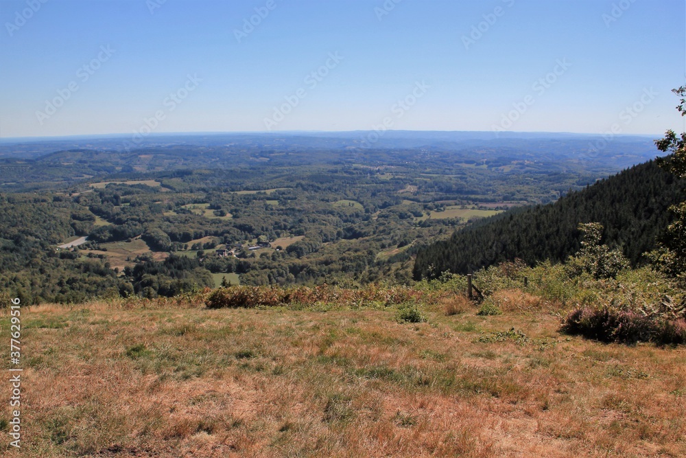 Le massif des Monédières en Corrèze .