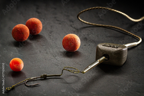 Boil rig for carp fishing with in-line load and boilies photo