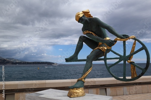 statue marine
