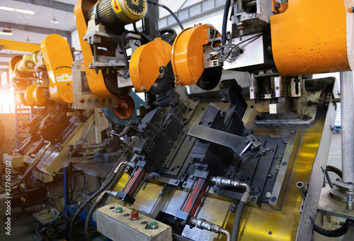 Automatic cutting machine in the workshop production line