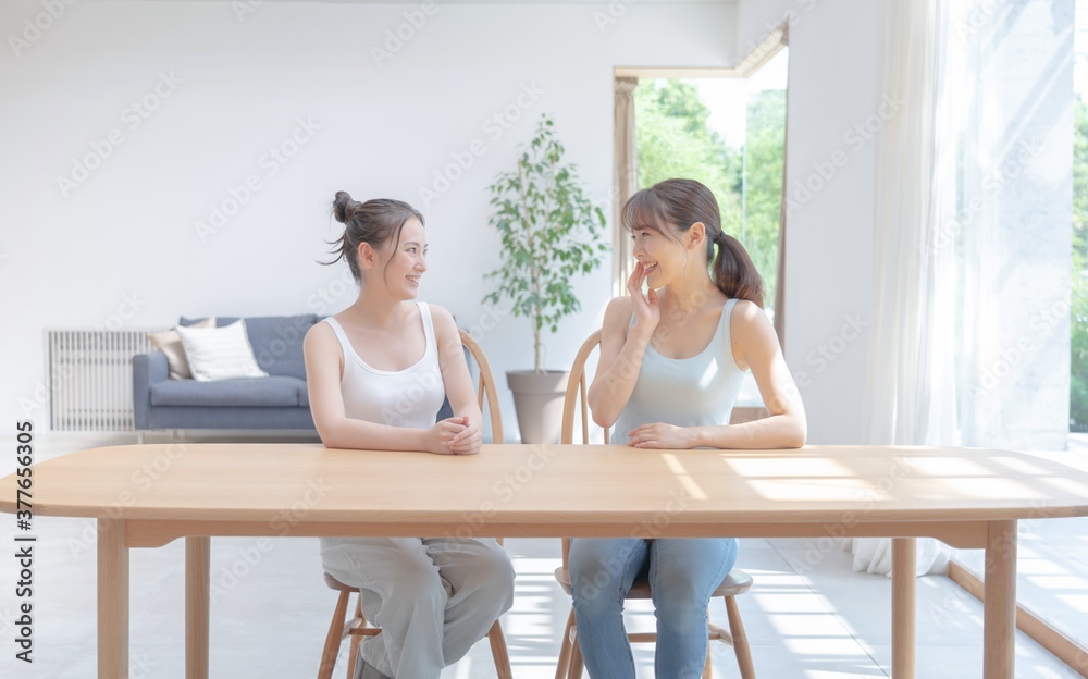 女性　2人　ビューティ　イメージ