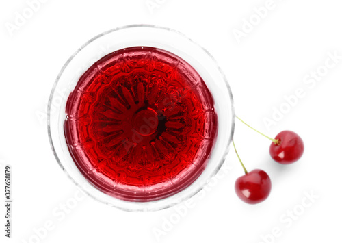 Fotografia Delicious cherry wine with ripe juicy berries isolated on white, top view