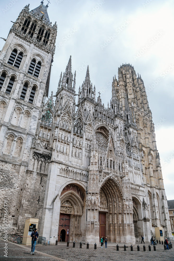 Fototapeta premium The facade of the gothic church Notre Dame de Rouen Cathedral, Rouen, Normandy, France