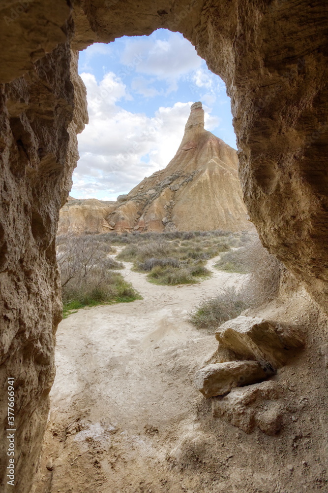 The Bardenas Reales Natural Park and Biosphere Reserve is located in SE Navarra, in the center of the Ebro Valley depression.