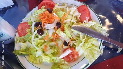 salad with shrimps and vegetables