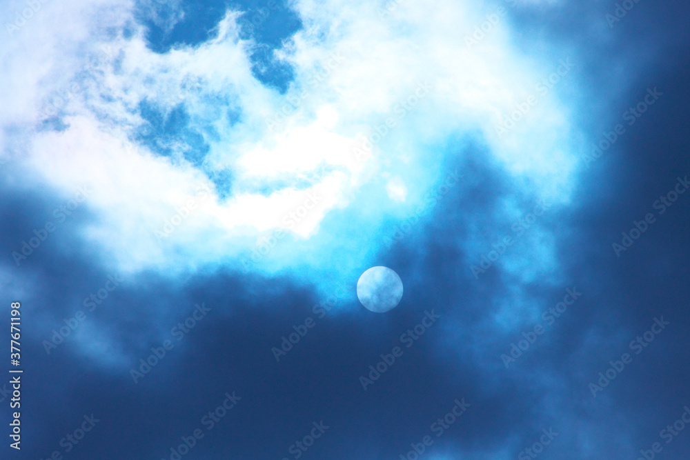 Obraz premium 太陽と雲