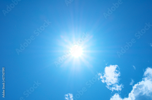 太陽と雲 © image360
