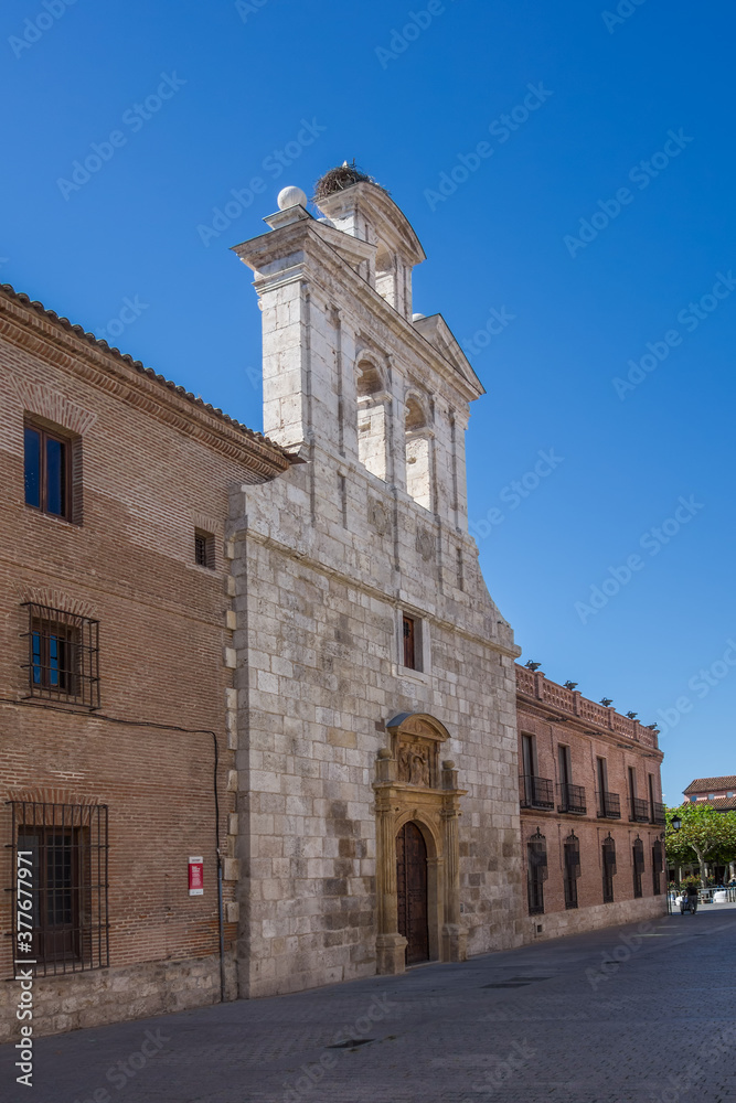 Capilla de San Ildefonso was the church of the Colegio Mayor San Ildefonso of the University of Alcalá and was completed in 1510. A Renaissance-style building with a rectangular plan.