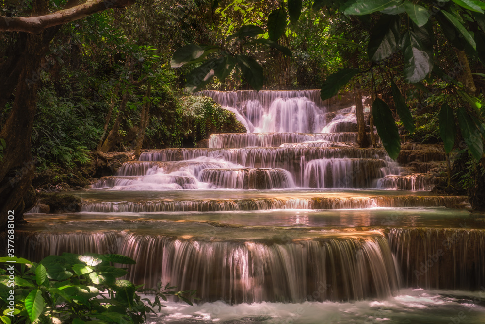 Obraz premium Huai Mae Khamin Waterfall , Landscape tropical rainforest at Srinakarin Dam, Kanchanaburi, Thailand.Huai Mae Khamin Waterfall is the most beautiful waterfall in Thailand. Unseen Thailand