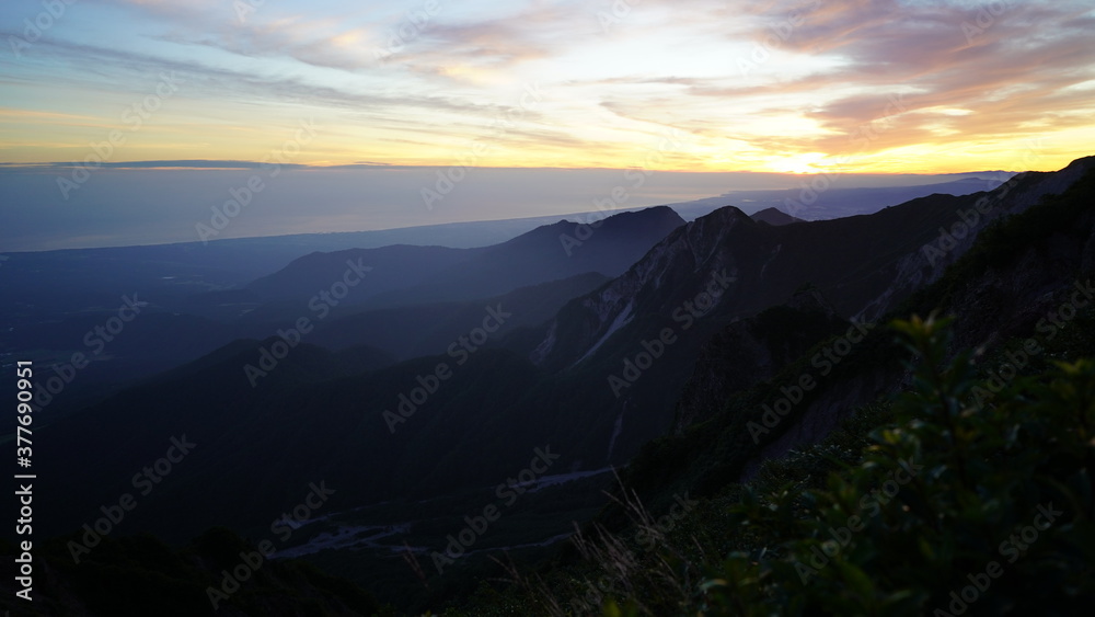 Fototapeta premium 伯耆大山からの朝焼け