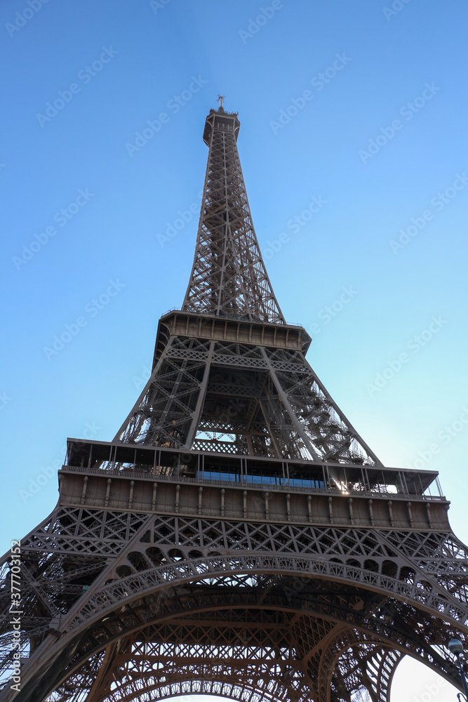 Der Eiffelturm - die bekannteste Sehenswürdigkeit in Frankreich Der Eiffelturm - die bekannteste Sehenswürdigkeit in Frankreich