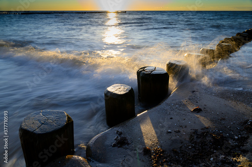 Sonnenuntergang an Strand an der Ostsee