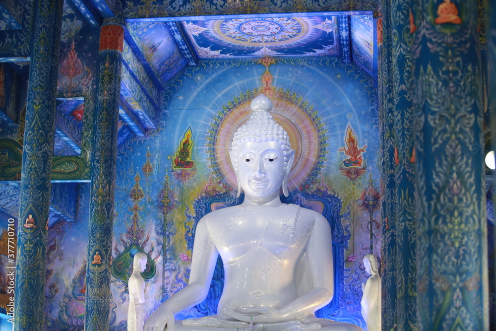 Obraz premium Wat Rong Seua Ten or so called blue temple