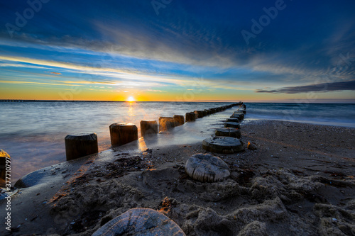 Sonnenuntergang an Strand an der Ostsee