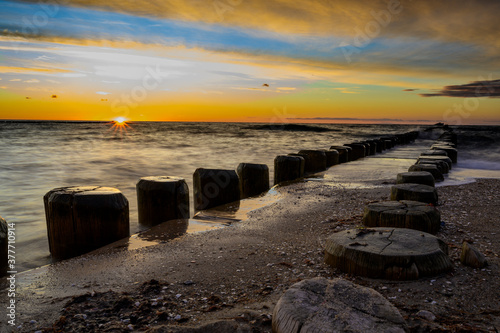Sonnenuntergang an Strand an der Ostsee