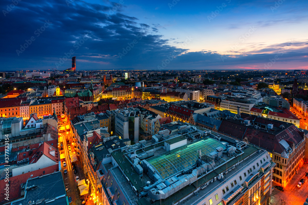Obraz premium Amazing cityscape of Wrocław at night. Poland