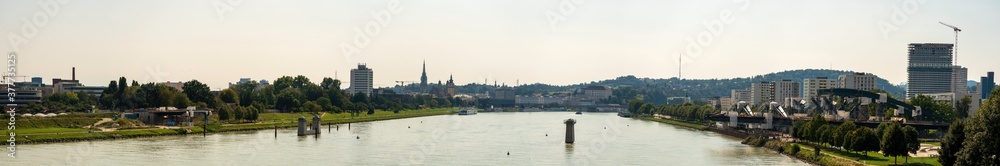 Neue Donaubrücke Baustelle in Linz Panorama