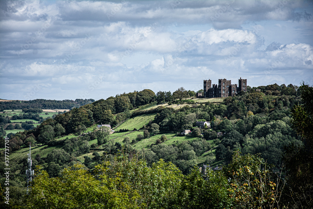 landscape of a castle and mountains in Derbyshire 