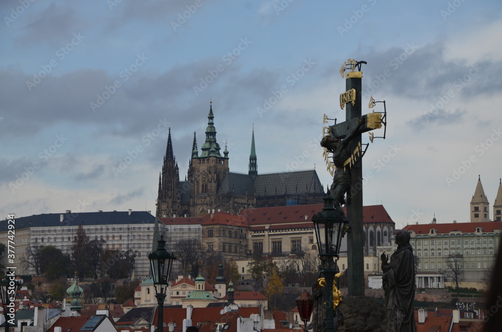 Fototapeta premium charles bridge and city castle