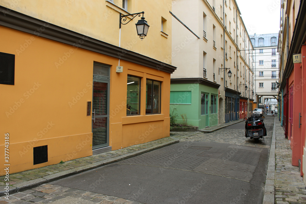 Paris - Cour colorée