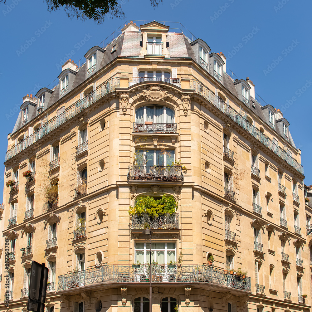 Paris, beautiful building, Montmartre