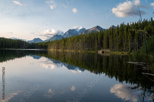 Fototapeta Naklejka Na Ścianę i Meble -  Beautiful views of Banff in Canada