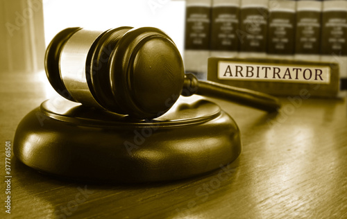Foto Arbitrator name plate and legal gavel