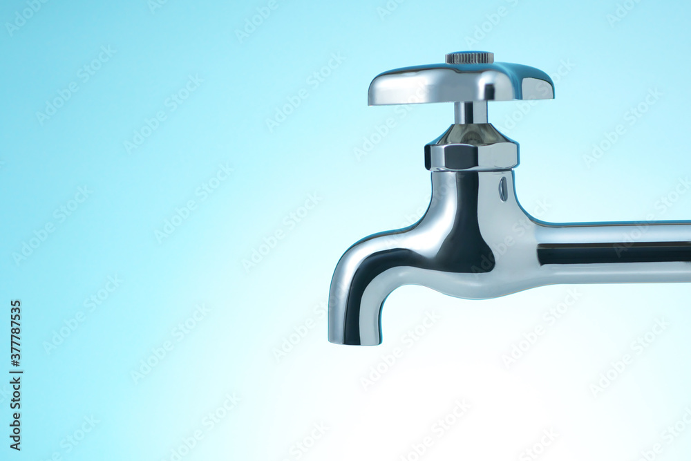 水道（蛇口）の水滴